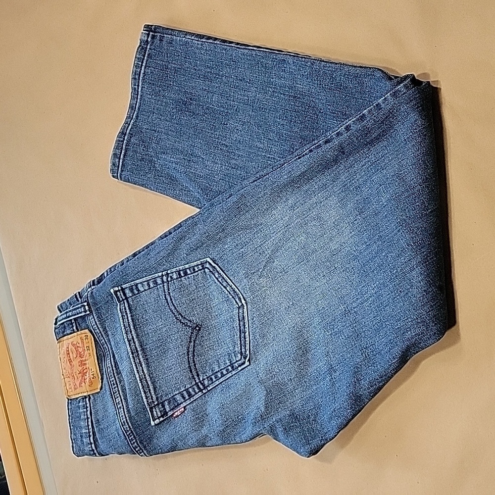 Levis 541 Athletic Taper Dark Wash Size 32x30 Mens Blue Jeans, Gently Used Cond
